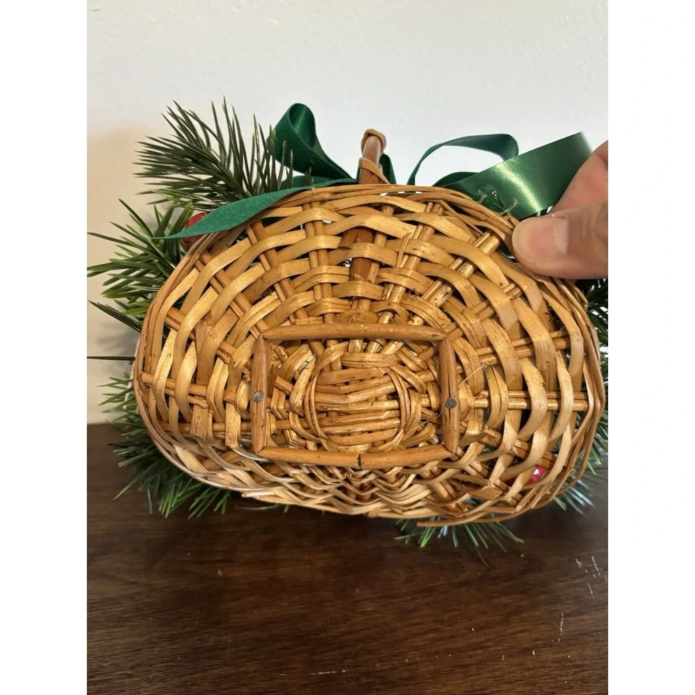Vintage Basket Small Christmas Plastic‎ Pine Needles Flocked Deer 80s Holiday